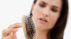 Причины и способы лечения выпадения волос у женщин